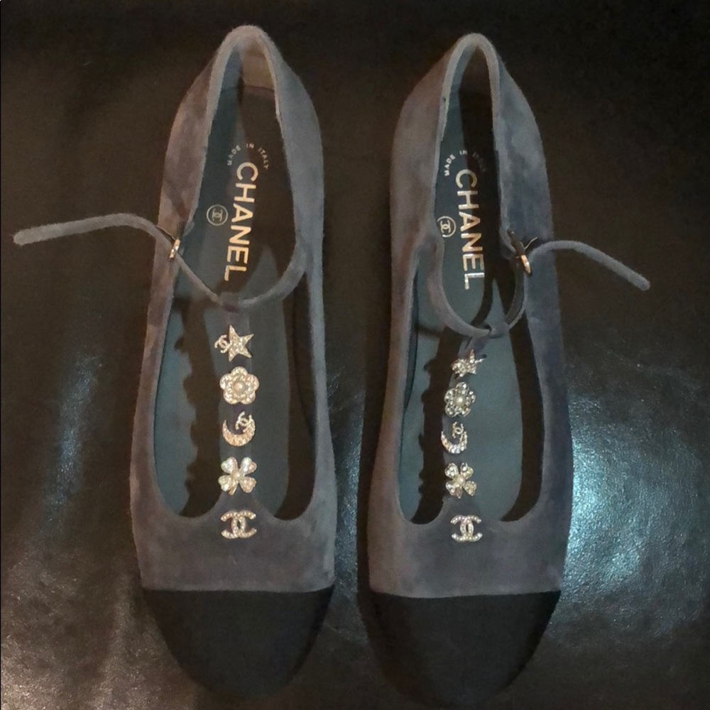 CHANEL almost NEW size 41/5